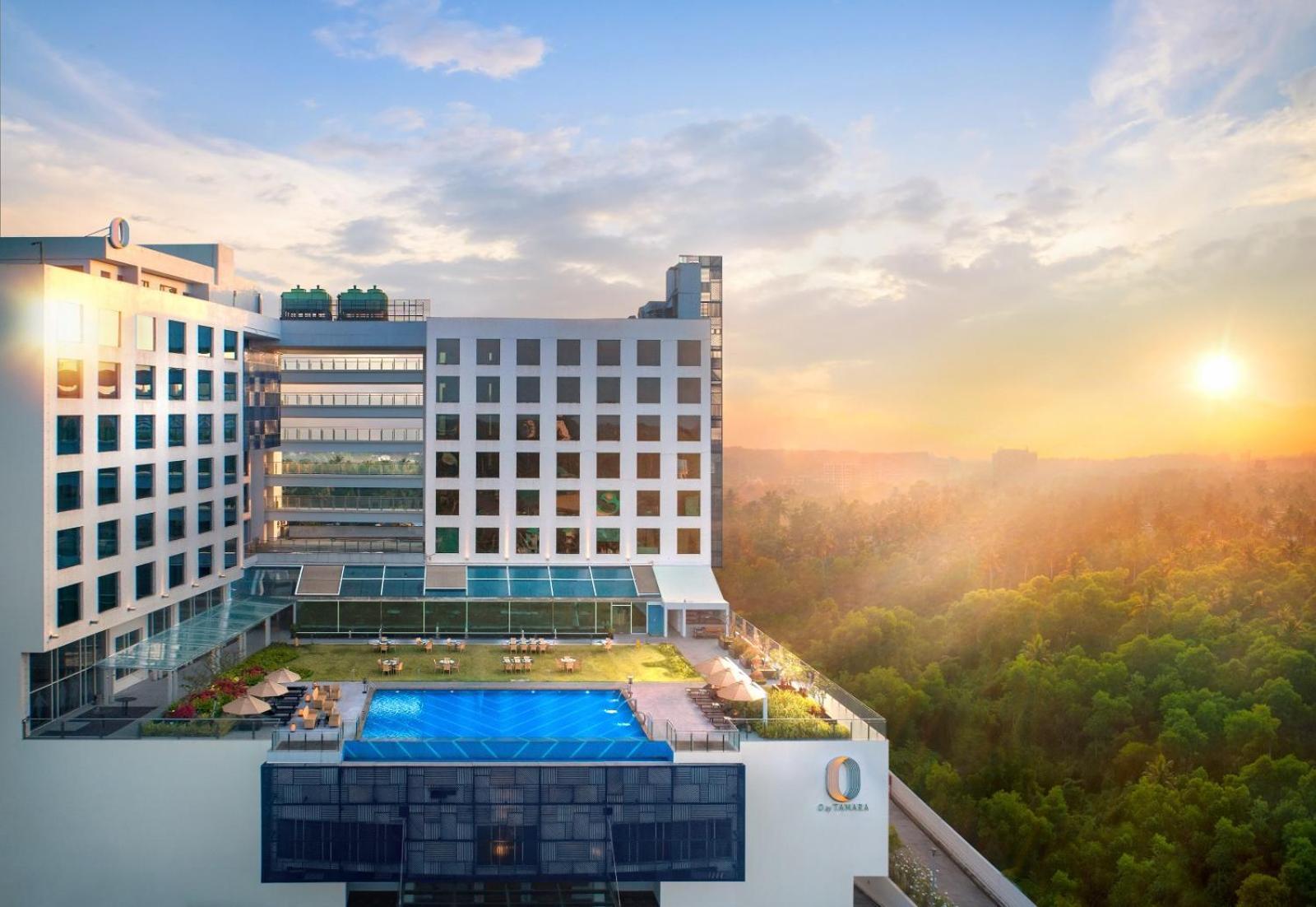 O By Tamara, Trivandrum تريفِندرم المظهر الخارجي الصورة The hotel's rooftop pool