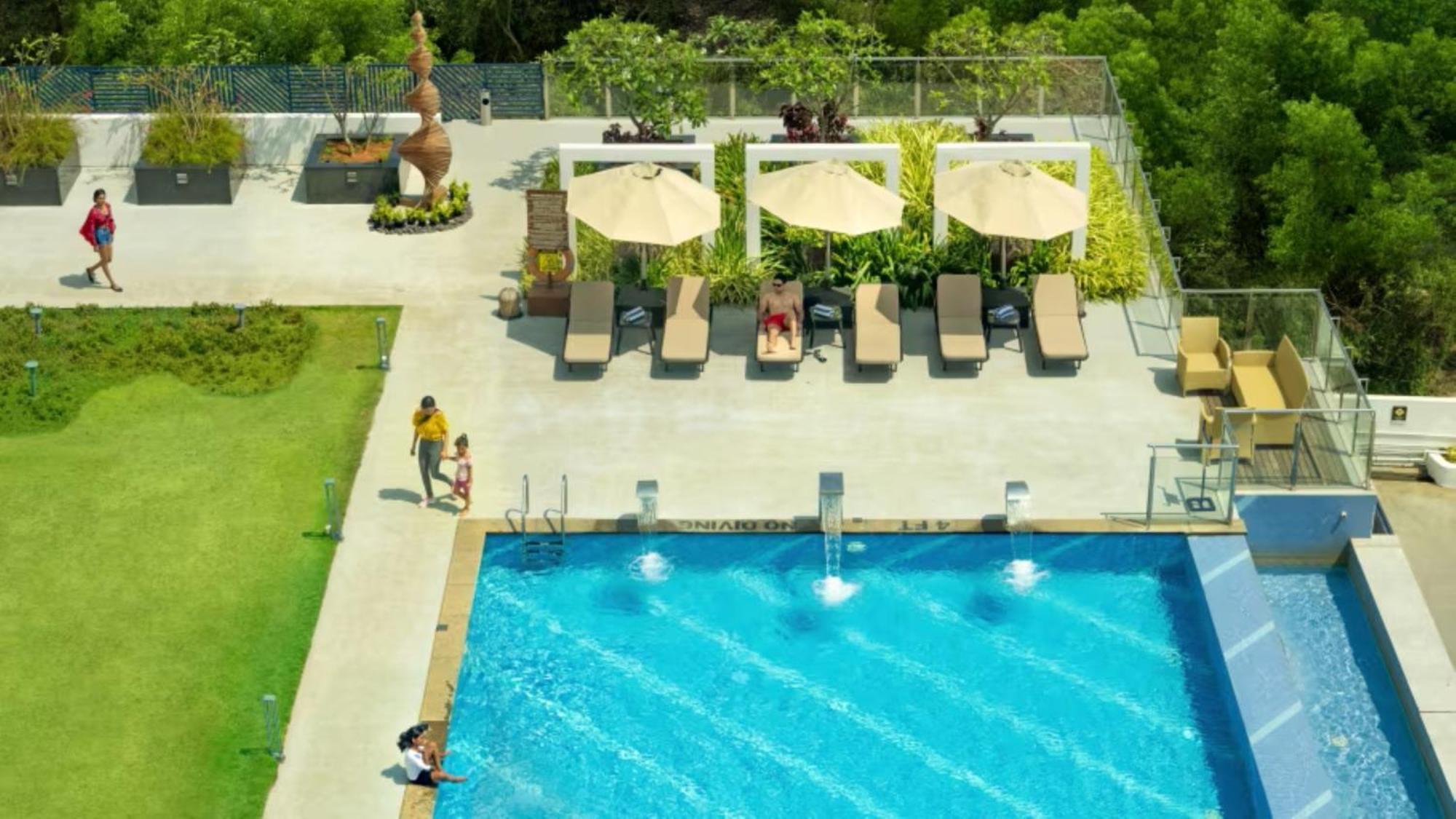 O By Tamara, Trivandrum تريفِندرم المظهر الخارجي الصورة The swimming pool at the hotel