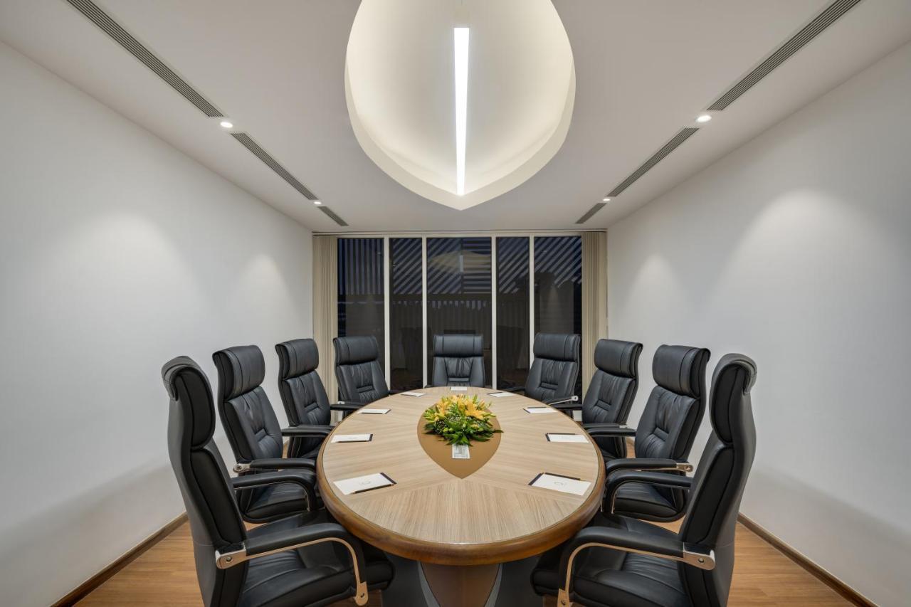 O By Tamara, Trivandrum تريفِندرم المظهر الخارجي الصورة Boardroom at the headquarters of the National Stock Exchange of India